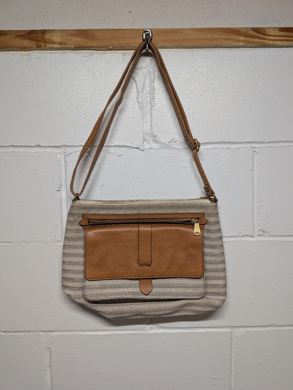 Fossil Women's Leather Tan Cream Crossbody Shoulder Bag Purse